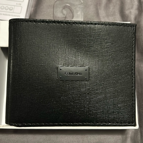Calvin Klein wallet - Picture 1 of 5